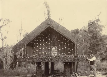 Te Takinga pataka, vers 1895